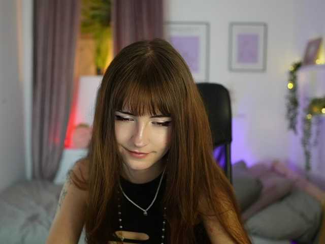 EllaYoung live cam on BongaCams