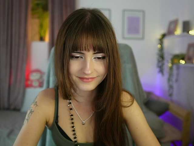 EllaYoung live cam on BongaCams
