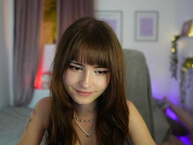 EllaYoung live cam on BongaCams