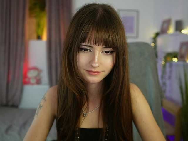 EllaYoung live cam on BongaCams
