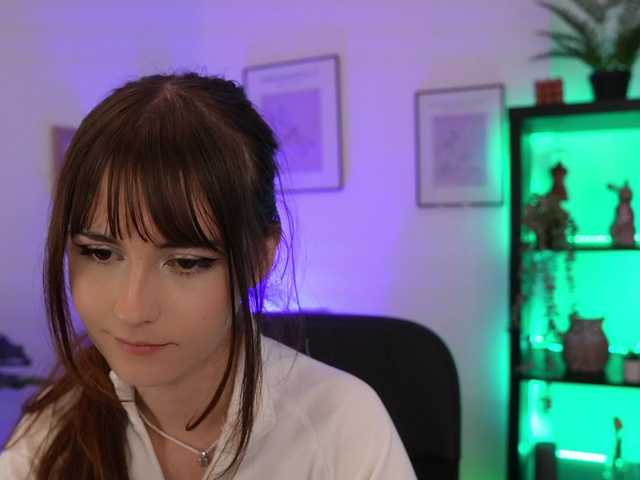 EllaYoung live cam on BongaCams