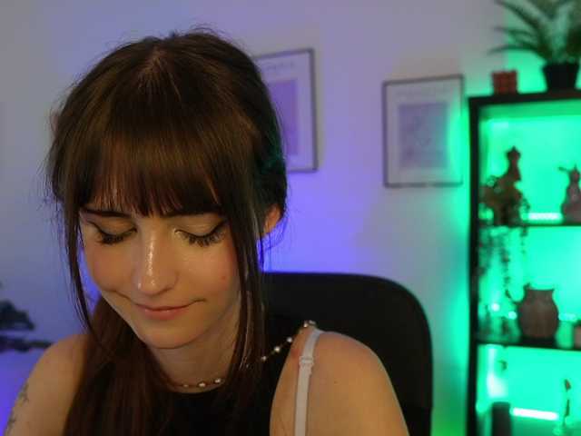 EllaYoung live cam on BongaCams