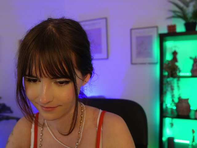EllaYoung live cam on BongaCams