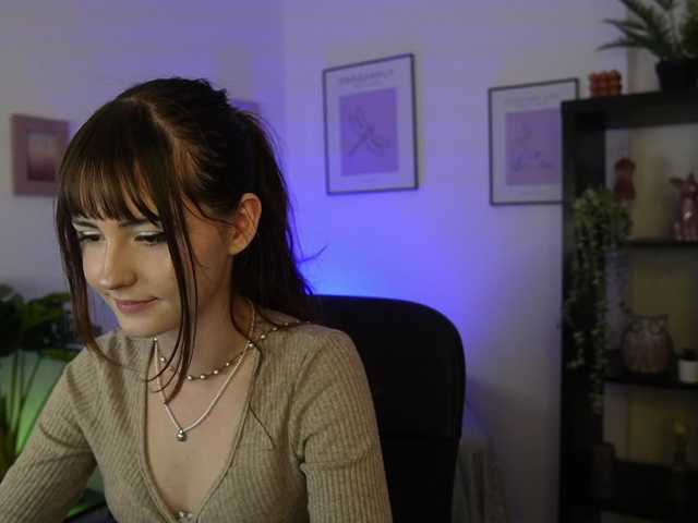 EllaYoung live cam on BongaCams
