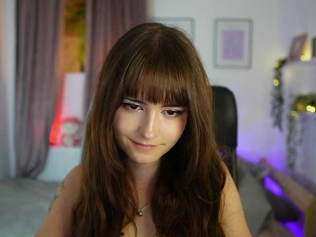 EllaYoung live cam on BongaCams