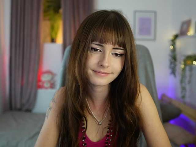 EllaYoung live cam on BongaCams