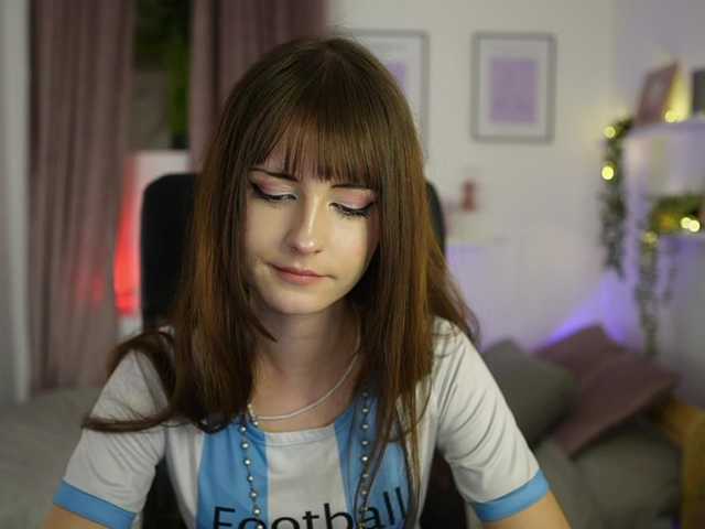 EllaYoung live cam on BongaCams