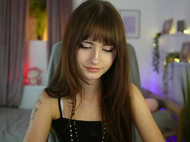 EllaYoung live cam on BongaCams