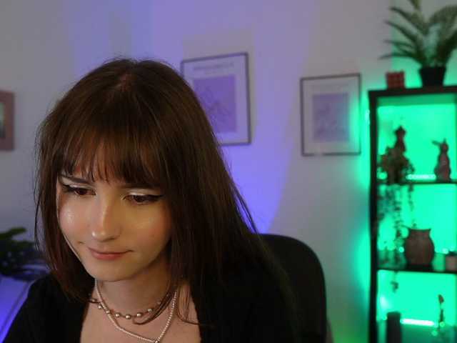 EllaYoung live cam on BongaCams