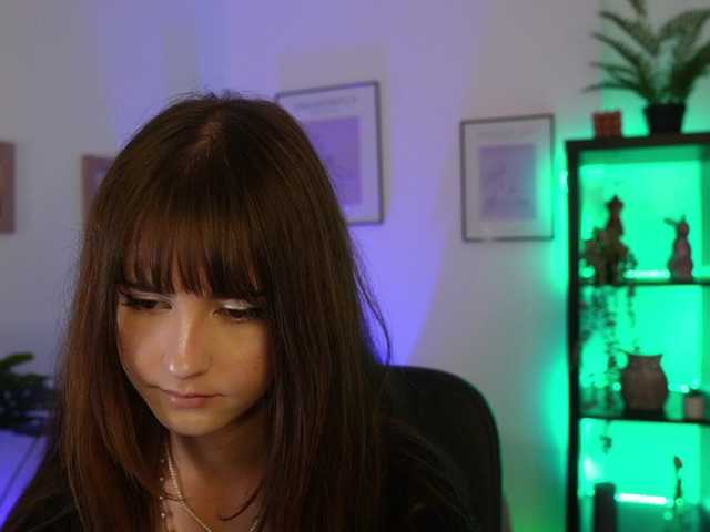 EllaYoung live cam on BongaCams