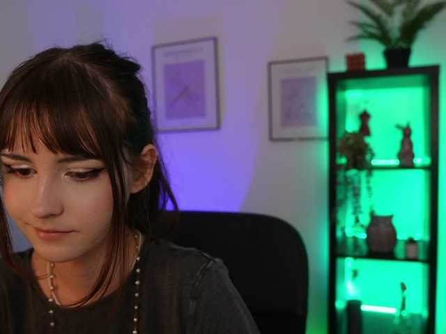 EllaYoung live cam on BongaCams