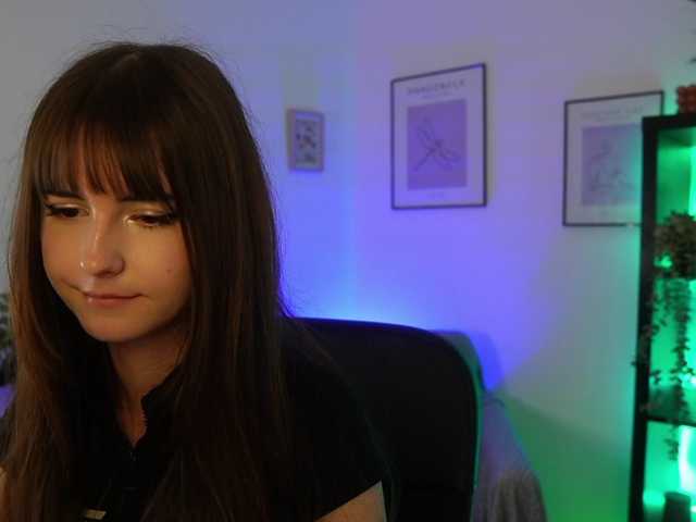 EllaYoung live cam preview