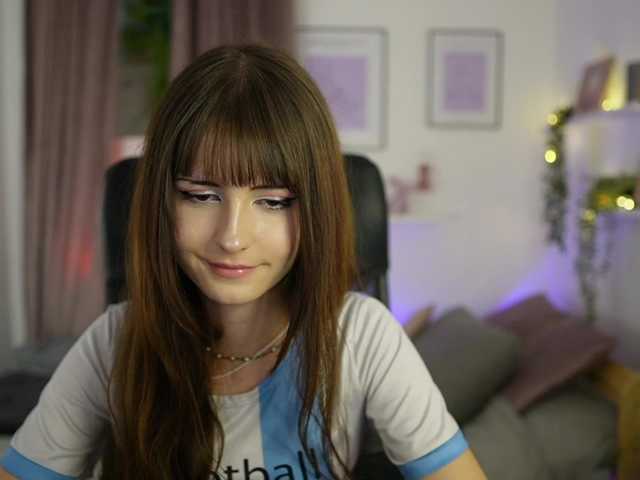 EllaYoung live cam on BongaCams