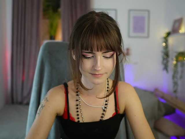 EllaYoung live cam on BongaCams