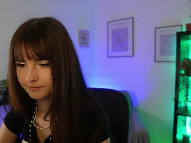 EllaYoung live cam on BongaCams