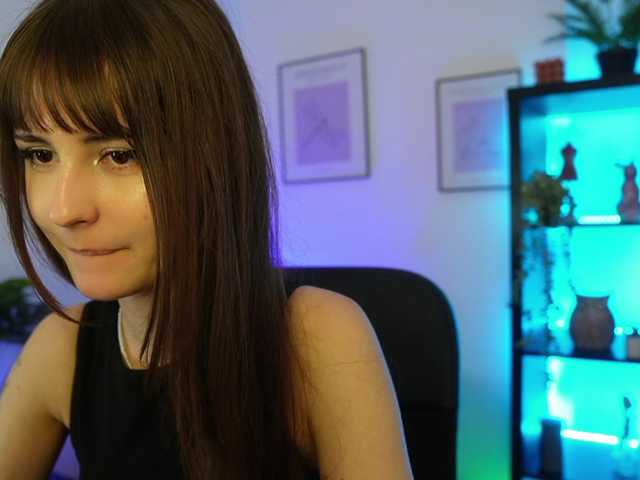 EllaYoung live cam on BongaCams