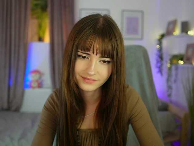 EllaYoung live cam on BongaCams