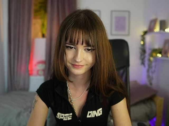 EllaYoung live cam on BongaCams