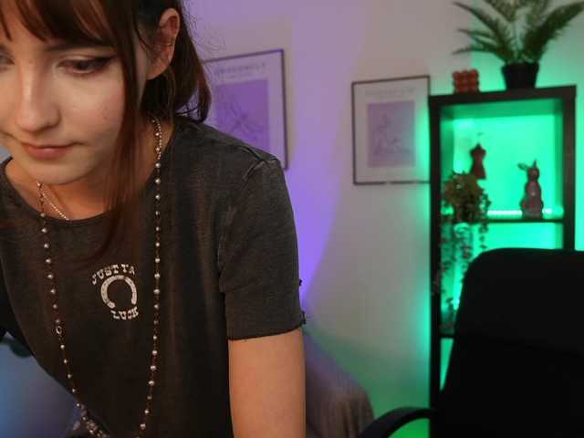 go to chat with EllaYoung