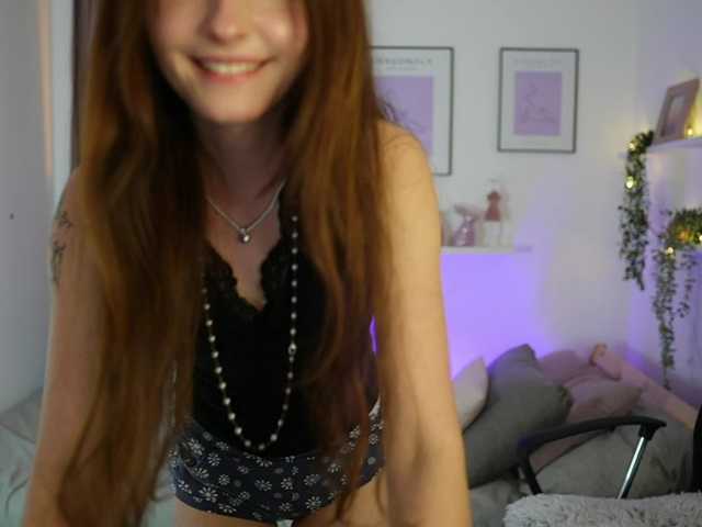 EllaYoung live cam on BongaCams