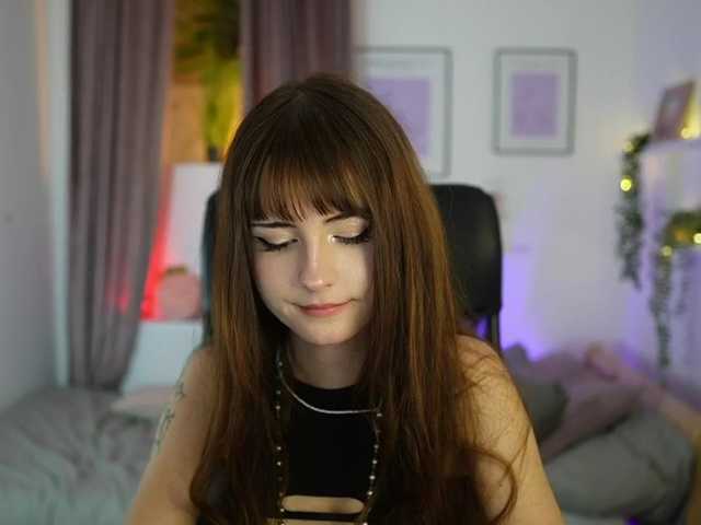 EllaYoung live cam on BongaCams