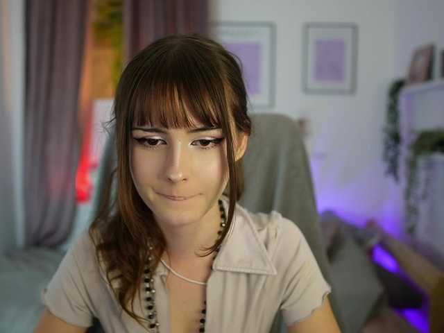 EllaYoung live cam on BongaCams