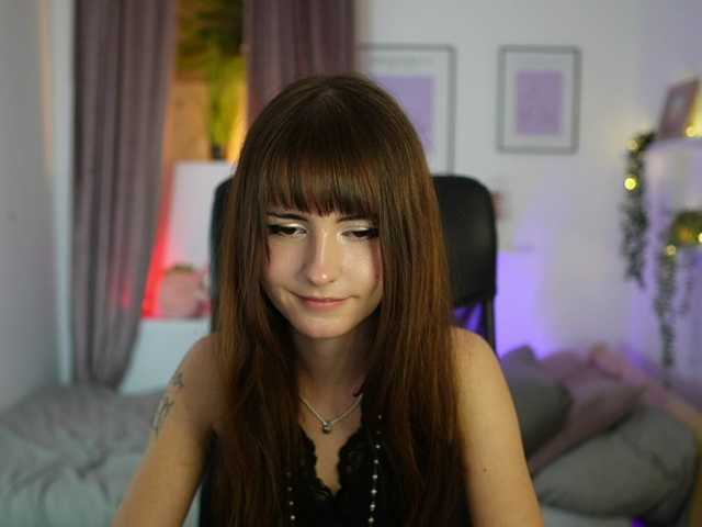 EllaYoung live cam on BongaCams