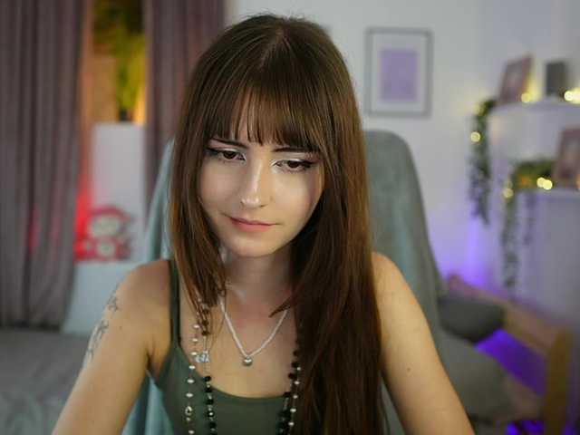 EllaYoung live cam on BongaCams