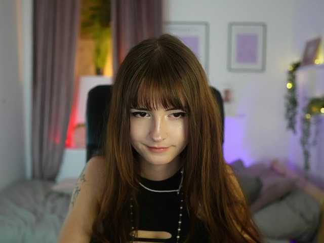EllaYoung live cam on BongaCams