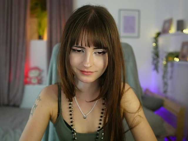 EllaYoung live cam on BongaCams