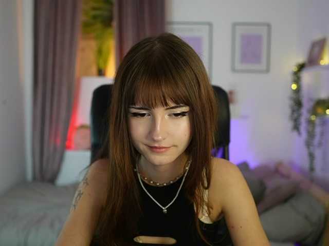 EllaYoung live cam on BongaCams