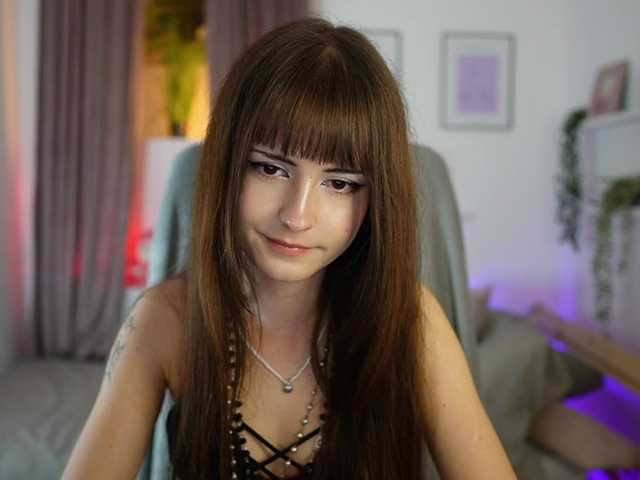 EllaYoung live cam on BongaCams