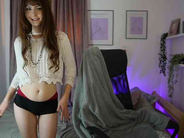 EllaYoung webcam