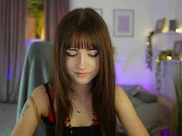EllaYoung webcam