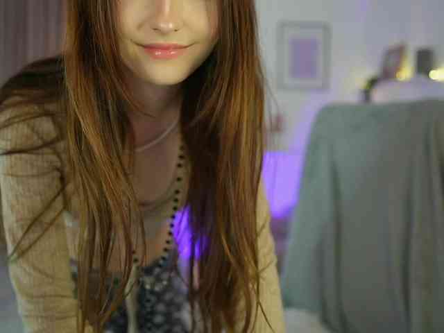 EllaYoung webcam