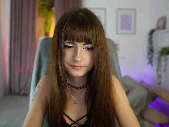EllaYoung webcam