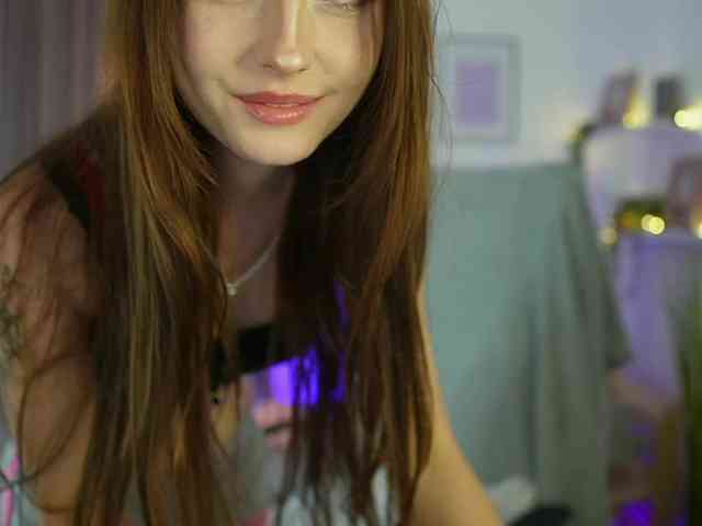 EllaYoung webcam