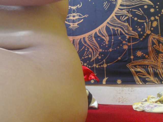 le modèle STELLA05 est en webcam porno dans un show sur le site bongacams, il possède les tags suivants: Asian,Brunette,Shaved
