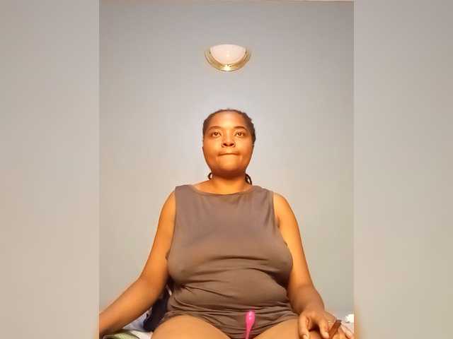 Bustymandy75 live cam on BongaCams