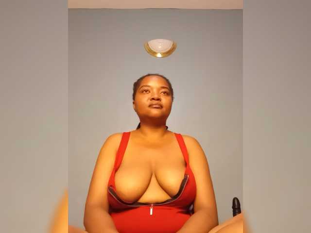 Bustymandy75, live now on BongaCams
