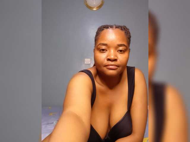 Bustymandy75 live cam on BongaCams