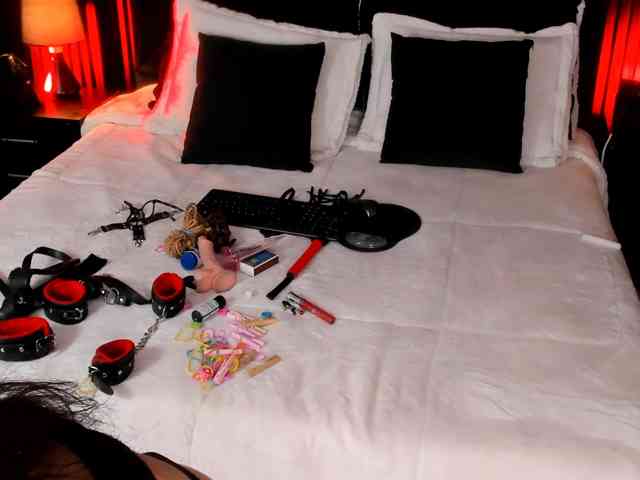 ZayraVesper webcam