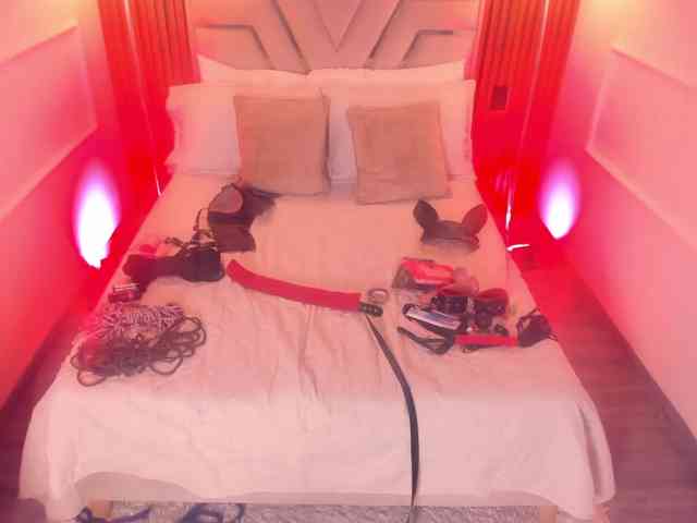 ZayraVesper webcam