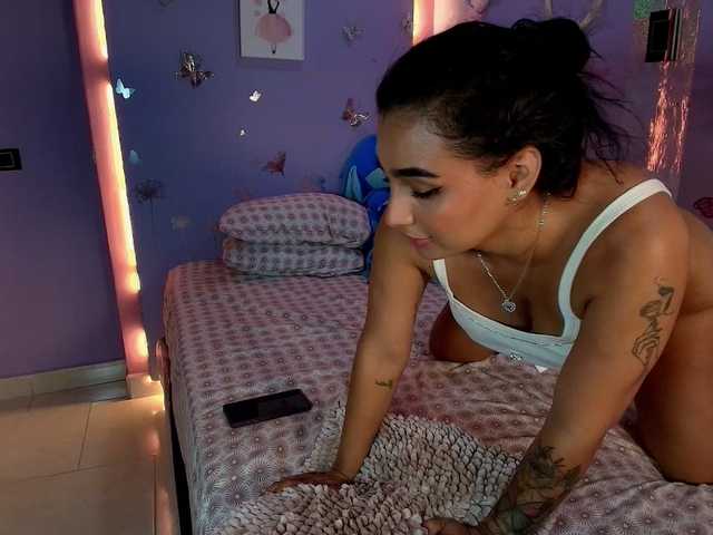 Ashlyrouxx live cam on BongaCams