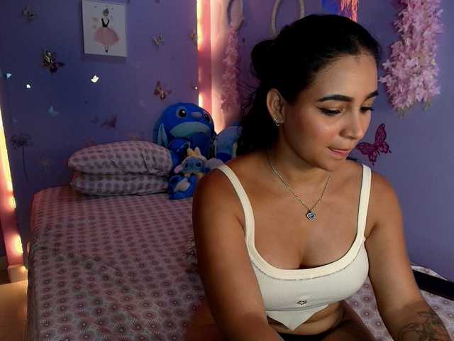 Ashlyrouxx live cam on BongaCams