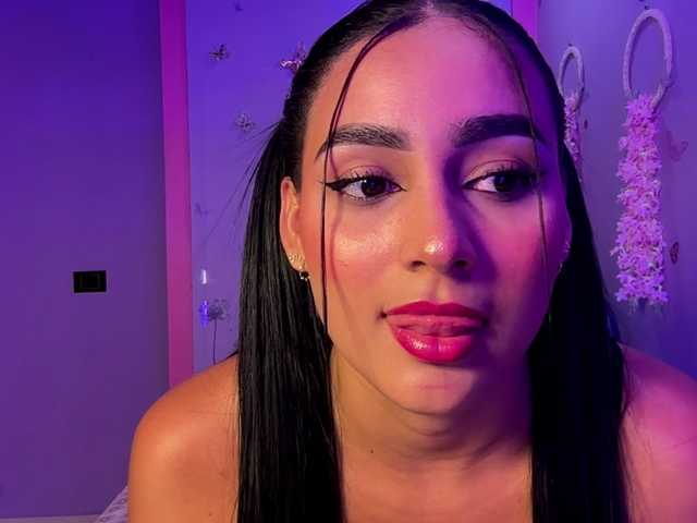 Ashlyrouxx live cam on BongaCams
