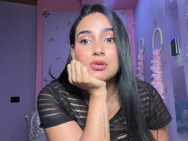 Ashlyrouxx live cam on BongaCams