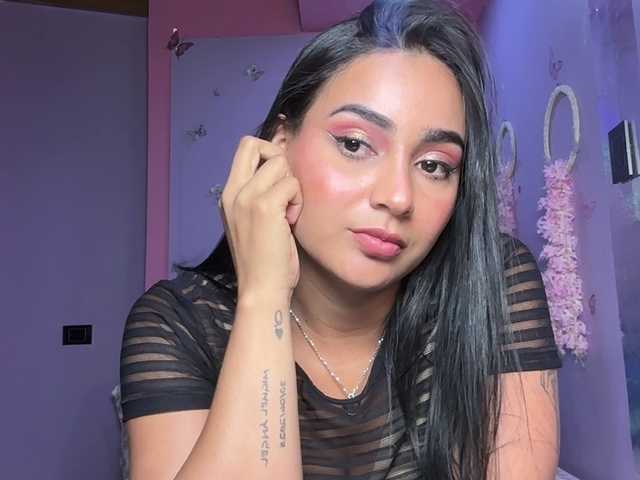 Ashlyrouxx live cam on BongaCams