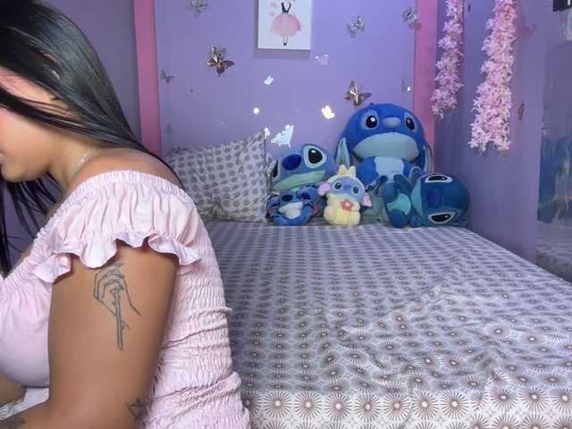 Ashlyrouxx live cam on BongaCams