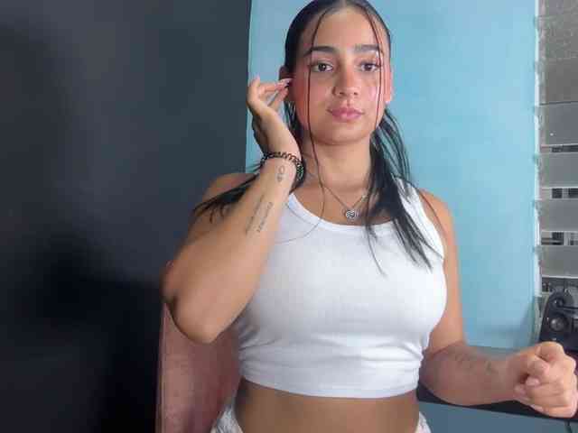 Model: ashlyrouxx